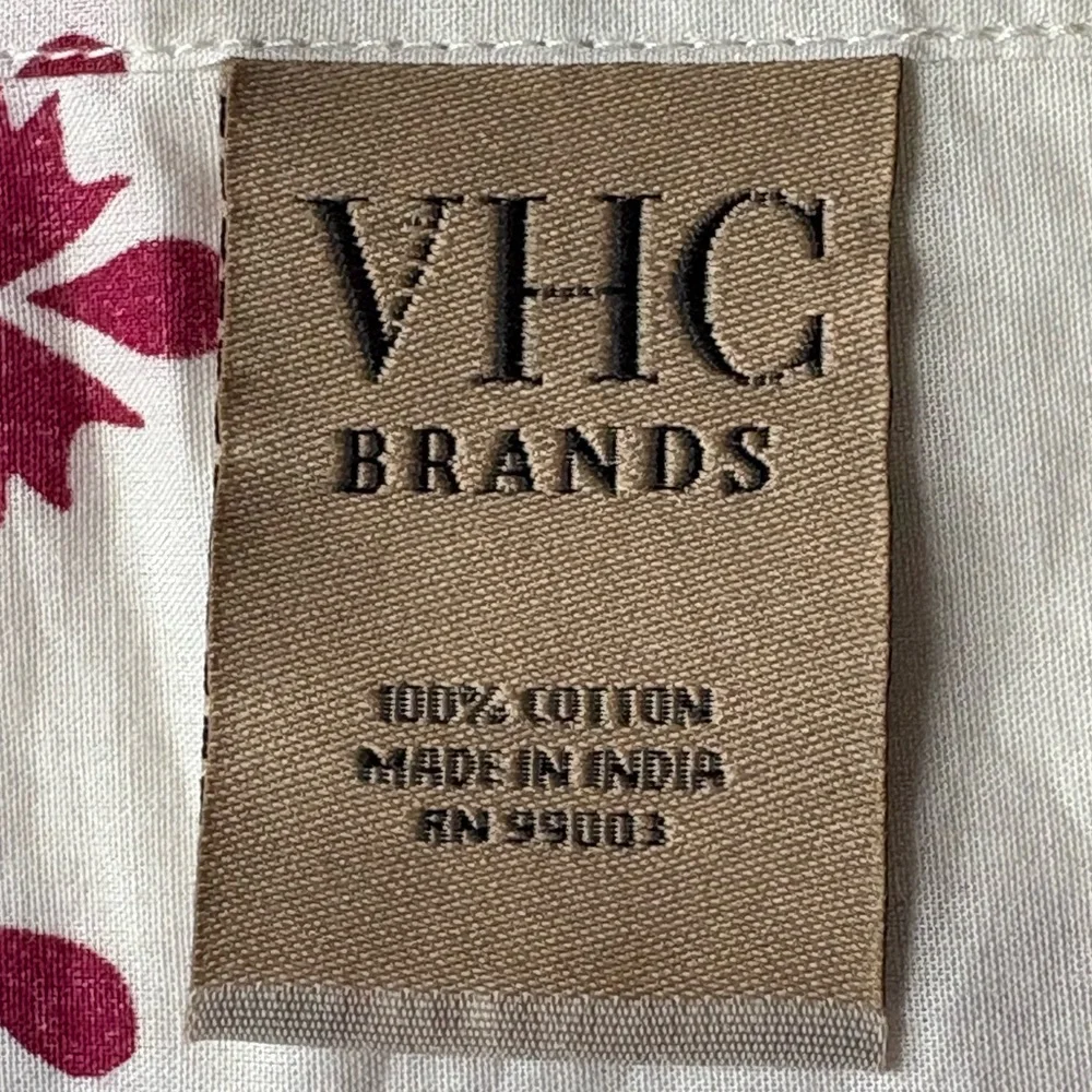 VHC Brands Mariposa Marshmallow & Fuchsia Medallion Shower Curtain 72 x 72 NWOT